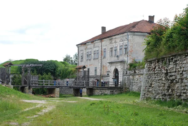 Золочівський замок, загальний вигляд — стокове фото