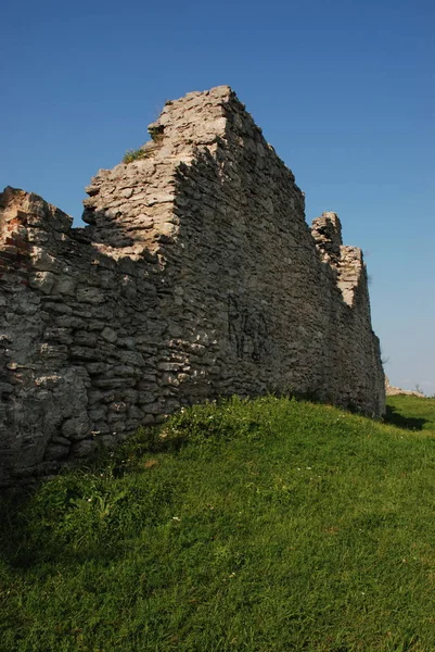 Las murallas defensivas de la colina del castillo —  Fotos de Stock