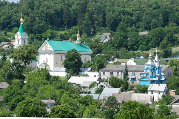 Богоявленский монастырь и Хрестовоздвиженская церковь — стоковое фото