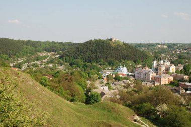 Dağlardaki eski kasaba.