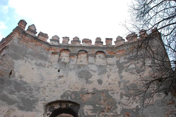 Obranná věž Hrad Ostroh — Stock fotografie