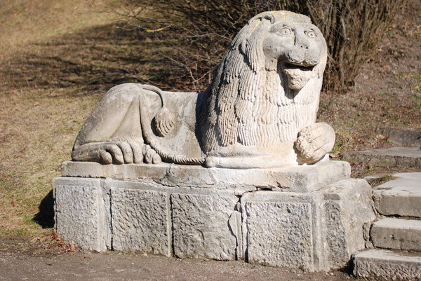 The sculpture of a lion