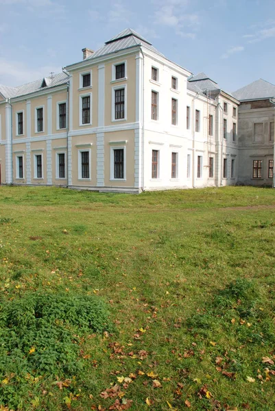 Vista generale Vyshnivets Palace — Foto Stock