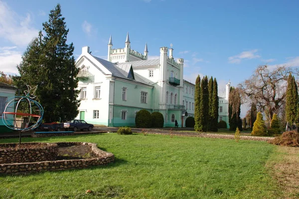 Palacio del Conde Voronov el parque —  Fotos de Stock