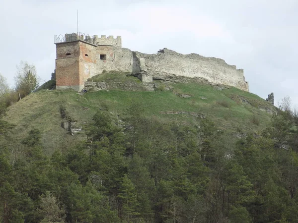 Obornni 墙上的城堡山 — 图库照片