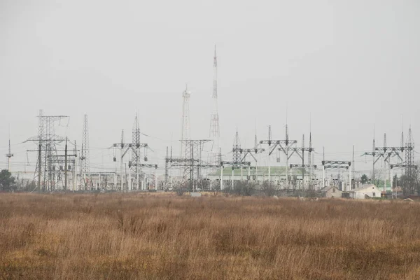 Alta resistencia eléctrica, en el campo —  Fotos de Stock