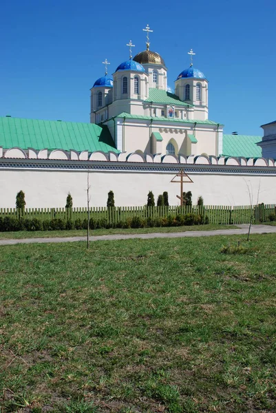 Свято-Троицкий межигорский монастырь — стоковое фото