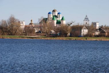 Kutsal teslis Manastırı