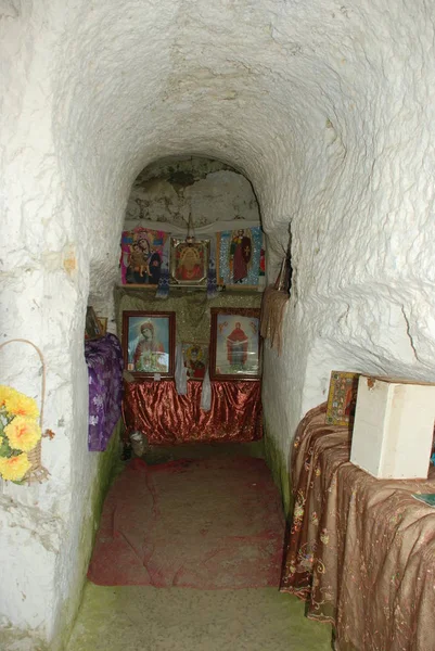 St. Michael Mağara Manastırı
