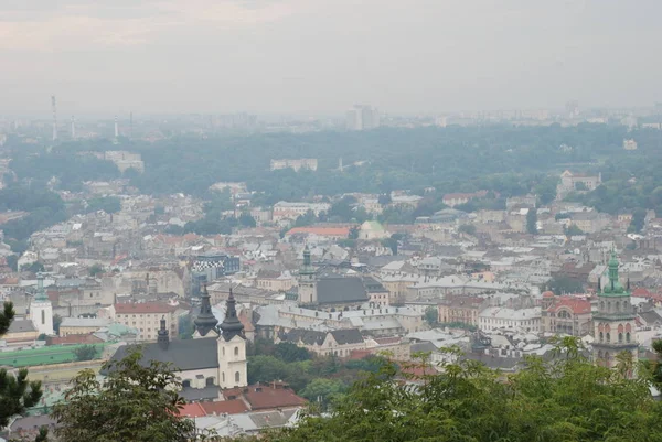 Gesamtansicht der Stadt vom Turm der Kirche der Heiligen Olga und Elisabeth — Stockfoto