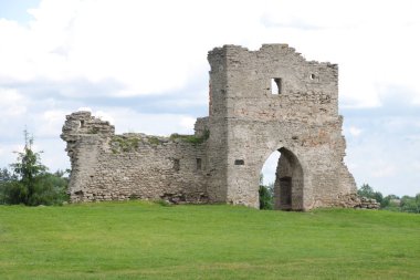 Eski kale kalıntıları giriş kule