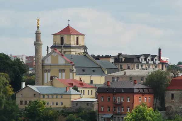 Kirche der Heiligen Dreifaltigkeit in Trynitarskoho Kamenetz Podolsky — Stockfoto