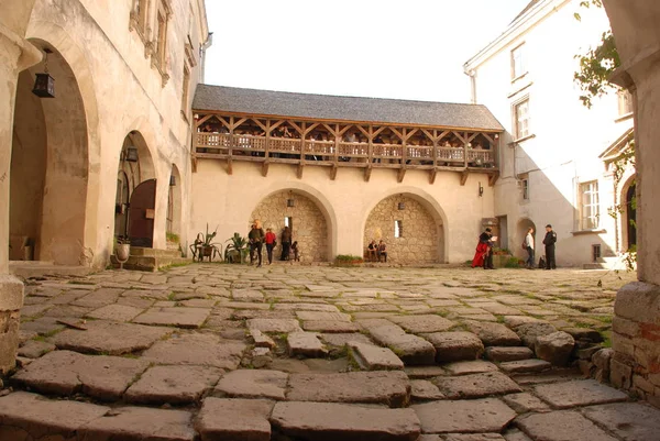 Château Olesky La cour intérieure . — Photo