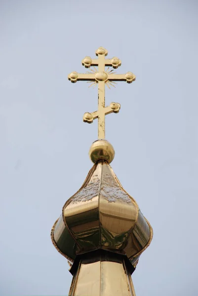 Храми і золотий купол православних церков — стокове фото