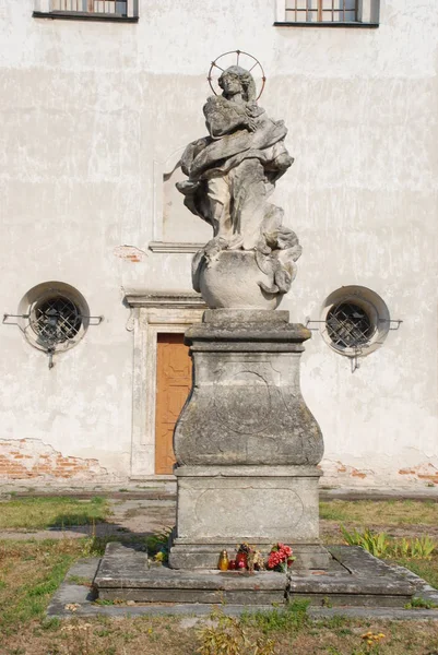 Escultura Nuestra Señora Cerca Del Monasterio Capuchino Oleska —  Fotos de Stock