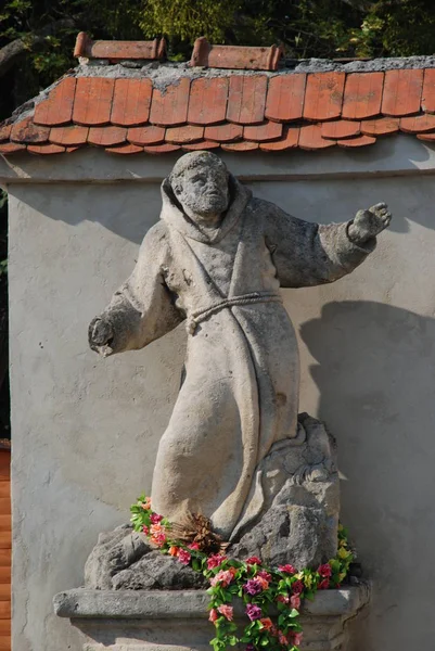 Scultura Monumentale Vicino Monastero Dei Cappuccini Oleska — Foto Stock