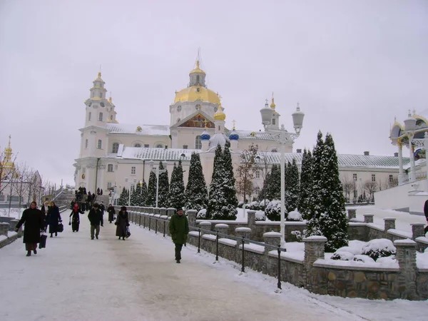 聖の生神女就寝 Pochayiv Lavra December 2007 の聖母被昇天大聖堂 — ストック写真