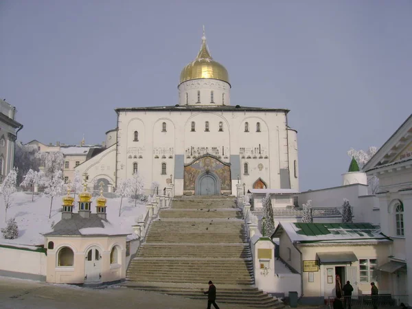 神聖な仮定 Pochayiv Lavra December 2007 の聖三位一体大聖堂 — ストック写真