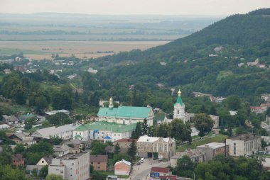 Dağlardaki eski kasaba.