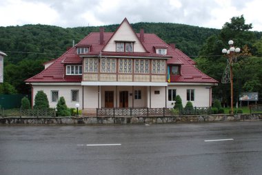 Küçük bir kasabanın kenar mahallelerinin genel manzarası