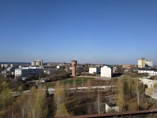 从窗户到城市的风景 — 图库照片