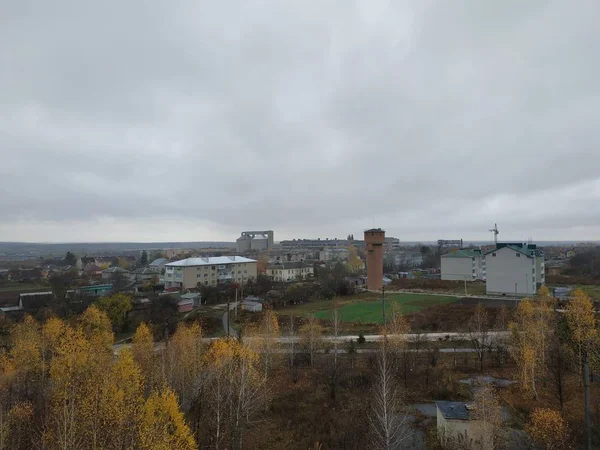 Der Blick Aus Dem Fenster Auf Die Stadt — Stockfoto