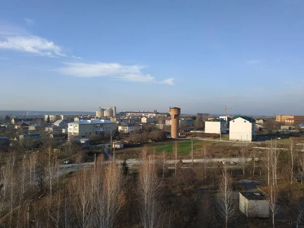 Der Blick Aus Dem Fenster Auf Die Stadt — Stockfoto