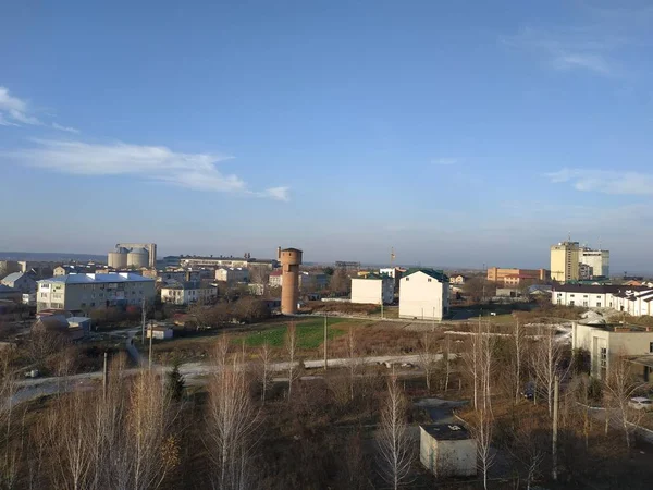 Der Blick Aus Dem Fenster Auf Die Stadt — Stockfoto