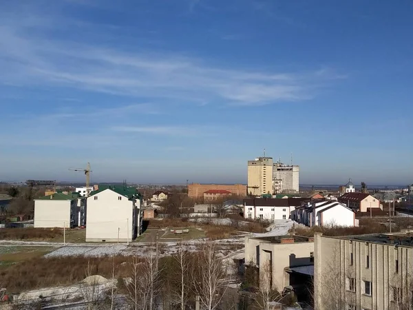 Der Blick Aus Dem Fenster Auf Die Stadt — Stockfoto