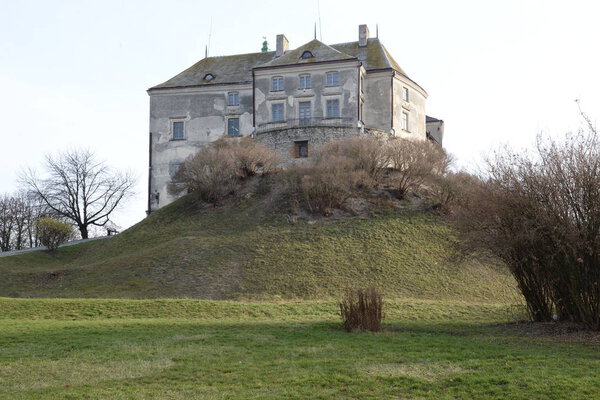 Общий вид замка Олешко