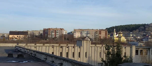 Het Uitzicht Vanuit Het Raam Naar Stad — Stockfoto