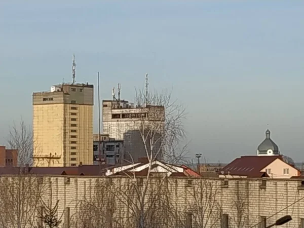 Der Blick Aus Dem Fenster Auf Die Stadt — Stockfoto