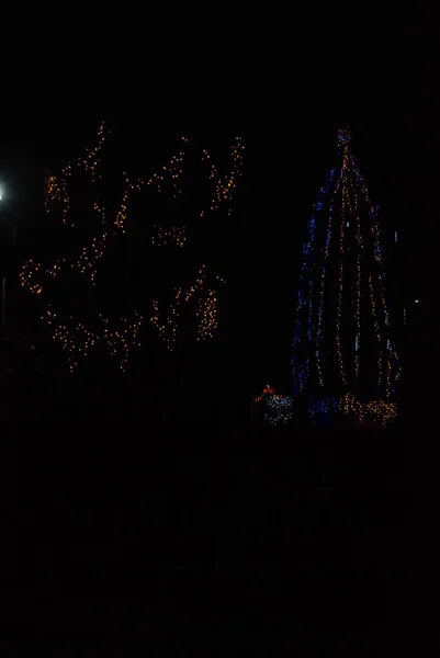 Рождественские Огни Вечернего Города — стоковое фото