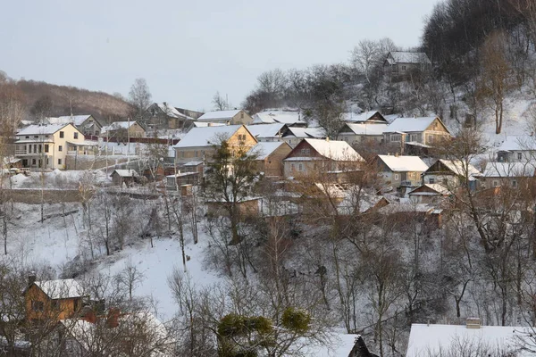 Karpatlar, orman, genel görünümü, evler, dağ, yamaçları, kar, ağaçlar