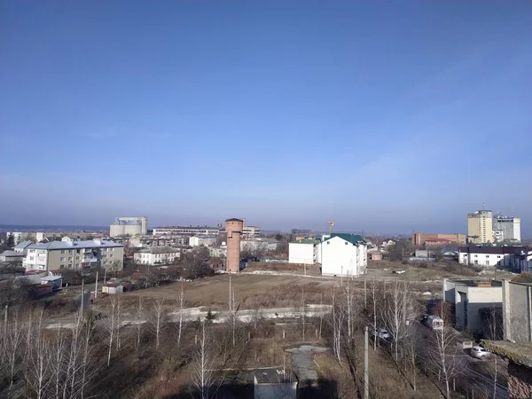 Der Blick Aus Dem Fenster Auf Die Stadt — Stockfoto