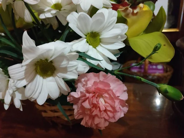 Buquê Férias Crisântemos Orquídeas Rosas — Fotografia de Stock