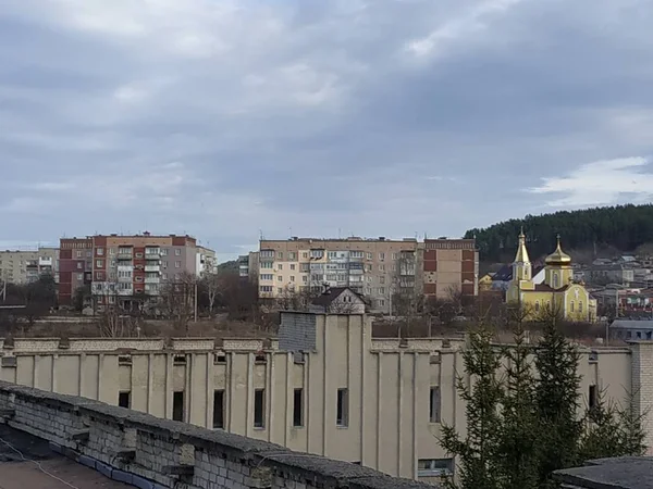 Het Uitzicht Vanuit Het Raam Naar Stad — Stockfoto