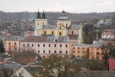  Şekil Değiştirme Katedrali.