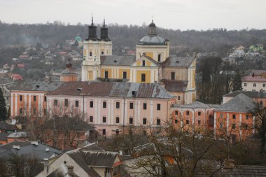  Şekil Değiştirme Katedrali.