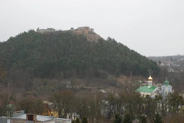 Святого Миколая Біля Підніжжя Пагорба Замок — стокове фото