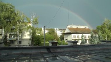 Pencereden şehre olan manzara.