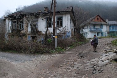 Bekarlık eski ormanda başlar.