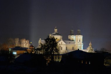 Eski şehrin akşam siluetleri