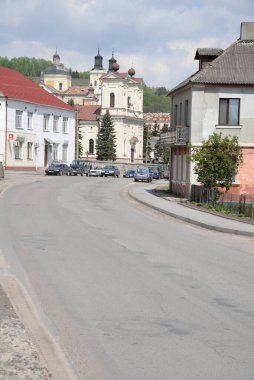   Küçük bir kasaba.