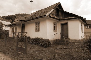  Bekarlık eski ormanda başlar.