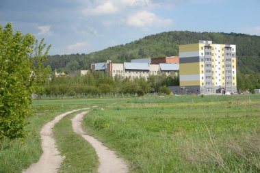  Bekarlık eski ormanda başlar.