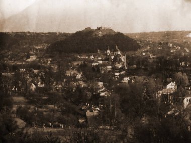   Küçük bir kasaba.