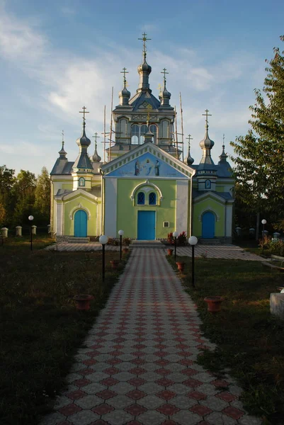 Ortodoxní Kostel Okraji Obce — Stock fotografie