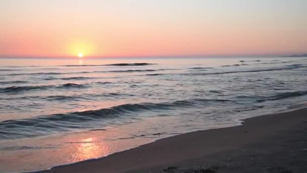 Soluppgång på stranden — Stockvideo