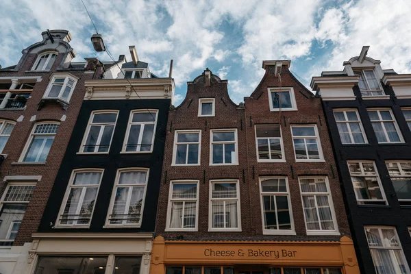Casa de canal en Amsterdam —  Fotos de Stock